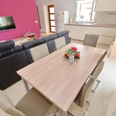 King Apartament Nin