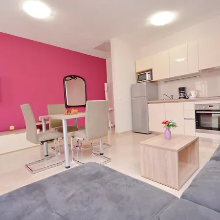 King Apartment *